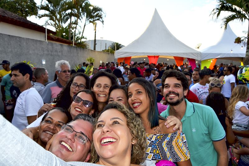 Cordélia visita Itabela e prestigia Junior Dapé em seu aniversário 6